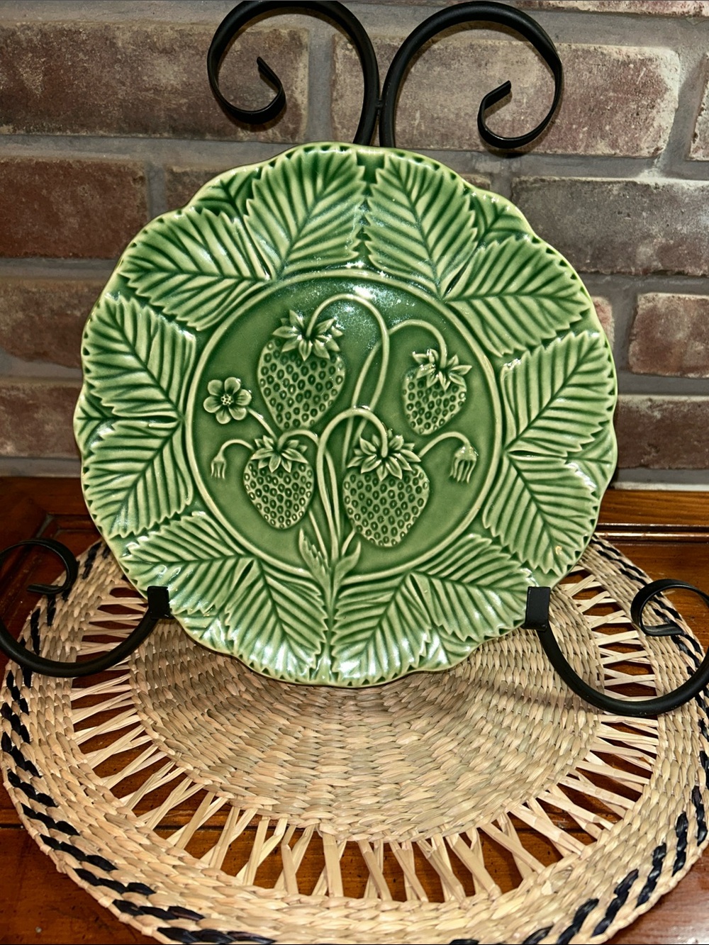 Vintage Green Bordallo Pinheiro Portugal Majolica Strawberry Dinner Plate 9.5"